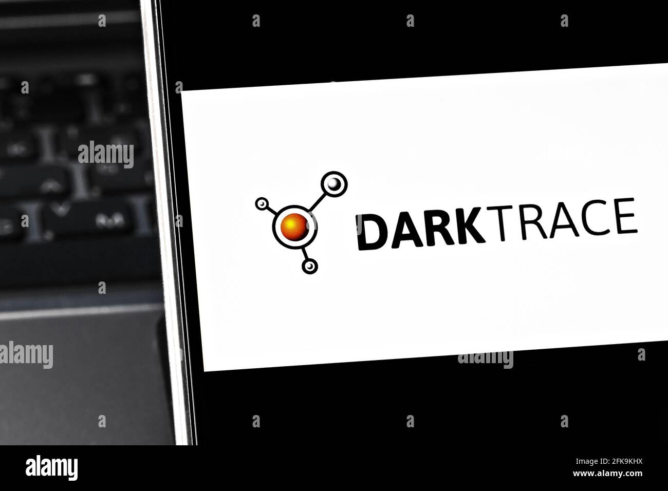 Redaktionelles Foto zum Thema Darktrace. Illustratives Foto für Nachrichten über Darktrace - ein KI-Unternehmen, das sich auf Cyber-Verteidigung spezialisiert hat Stockfoto