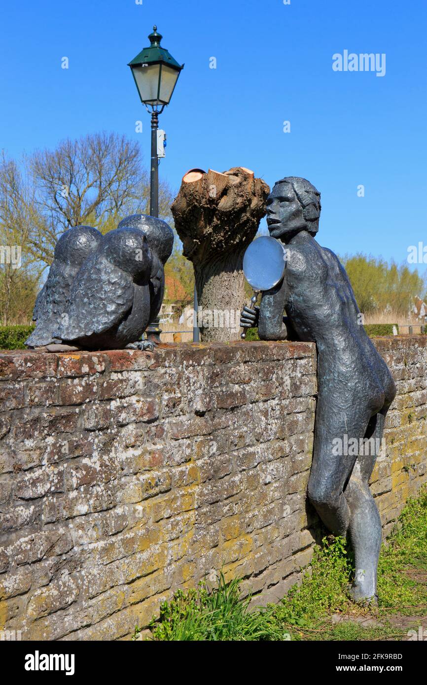 Statue des legendären Schurken namens Tijl Uilenspiegel (Till Eulenspiegel) von Jef Claerhout in Damme, Belgien Stockfoto
