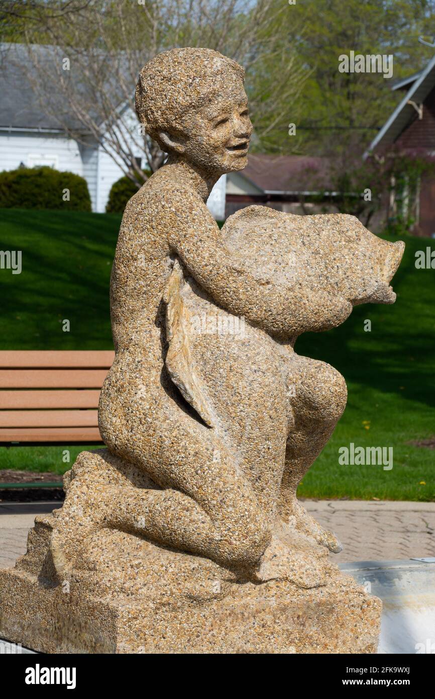 Oregon, Illinois - USA - 27. April 2021: Die 'zwei Jungen mit Delfinen' Statuen von Lorado Taft im Mix Park an einem schönen Frühlingsmorgen. Stockfoto