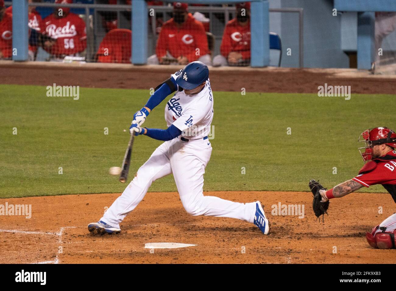 Los Angeles Dodgers Shortstop Corey Seager (5) Fledermäuse während eines MLB-Spiel, Dienstag gegen die Cincinnati Reds, April 27, 2021, in Los Angeles, CA. Die Re Stockfoto