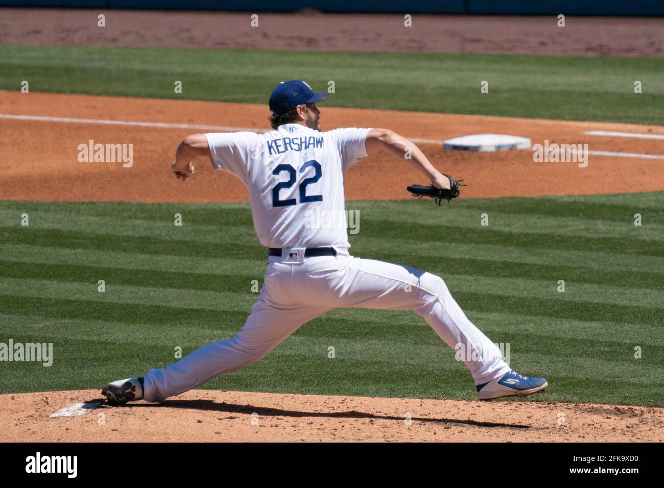 Los Angeles Dodgers starten Pitcher Clayton Kershaw (22) während eines MLB-Spiels gegen die Cincinnati Reds, Mittwoch, 28. April 2021, in Los an Stockfoto