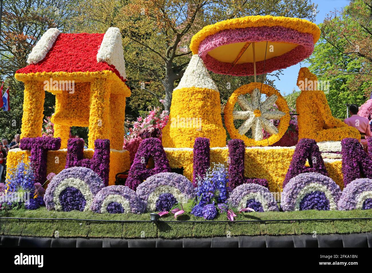 Sassenheim, Niederlande – 21. April 2018: 100 Jahre Bloemencorso Bollenstreek Blumenparade traditioneller Volksfeiertag Stockfoto