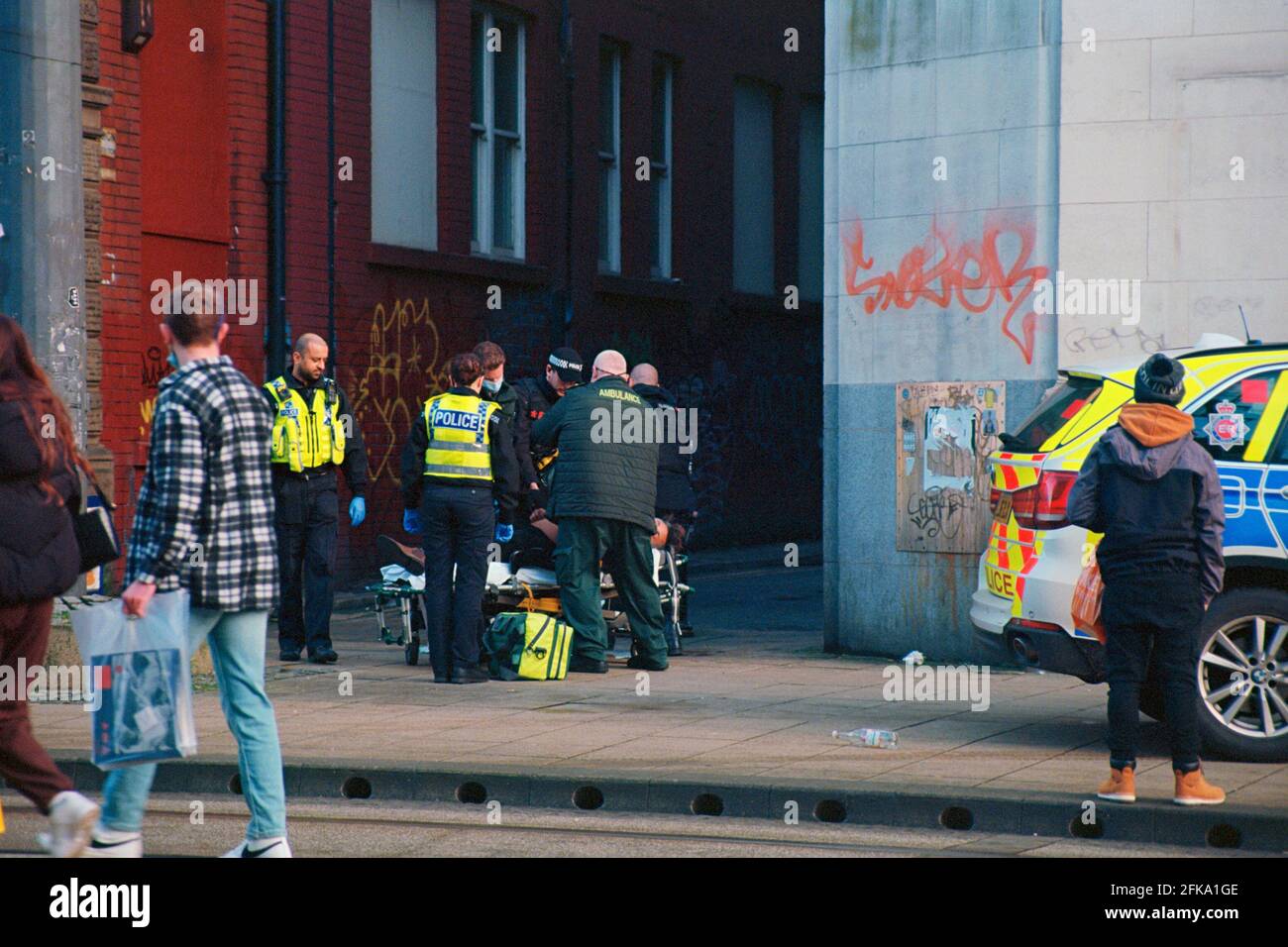 Manchester, Großbritannien - 29. Dezember 2020: Notdienst auf der High Street. Stockfoto