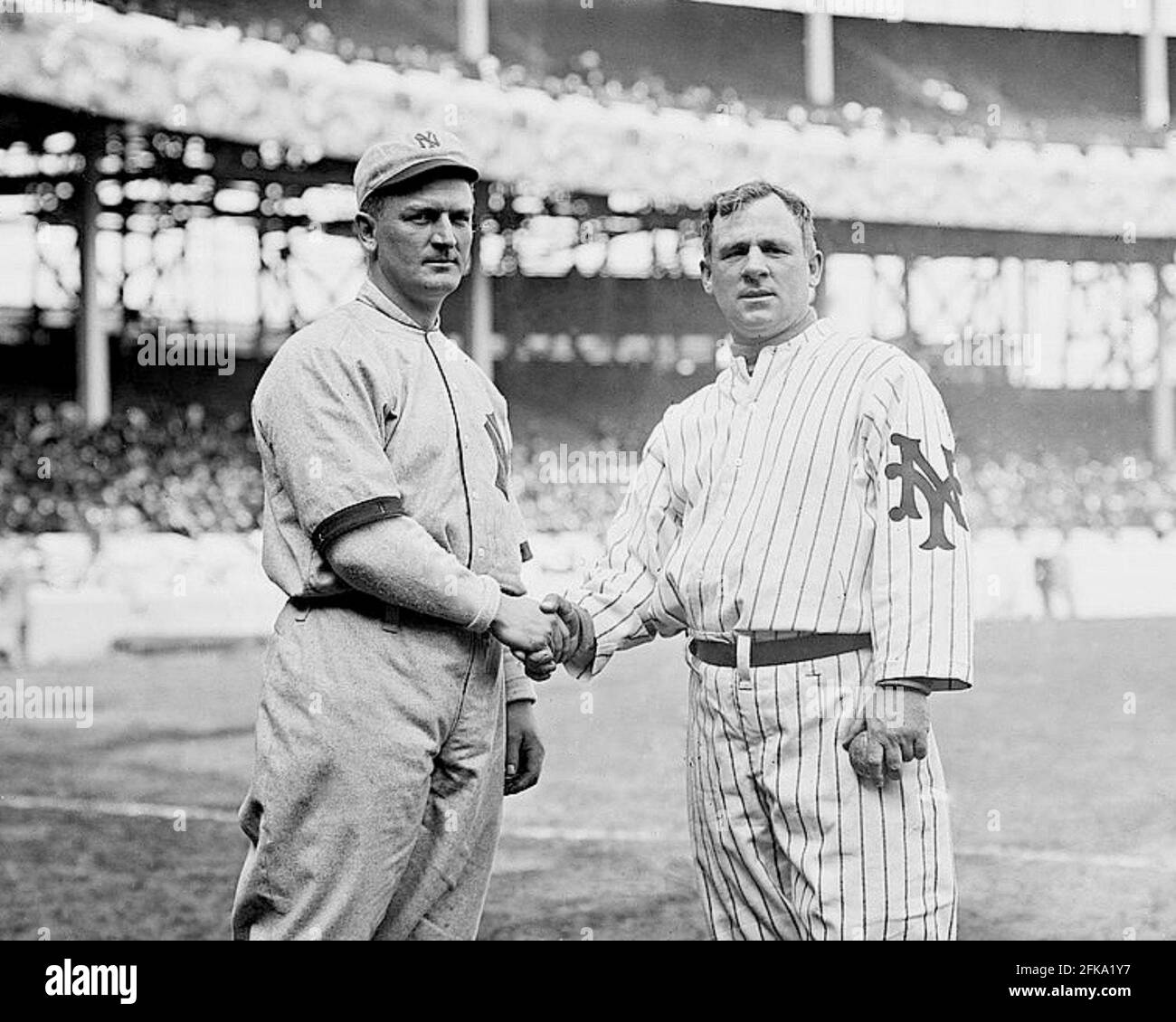 Harry Wolverton, New York Highlanders und John McGraw, New York Giants, auf dem Polo Grounds New York, 21. April 1912. Stockfoto