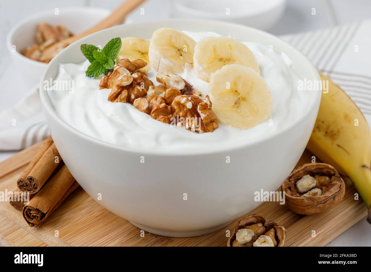 Joghurt mit banane -Fotos und -Bildmaterial in hoher Auflösung – Alamy
