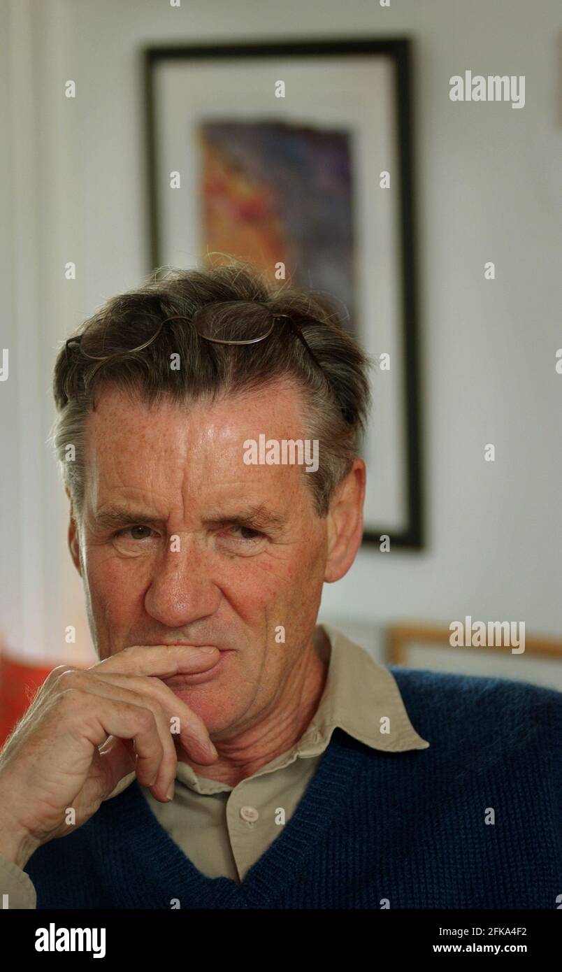 MICHAEL PALIN ZU HAUSE IN NORD-LONDON. 24/9/02 PILSTON Stockfoto