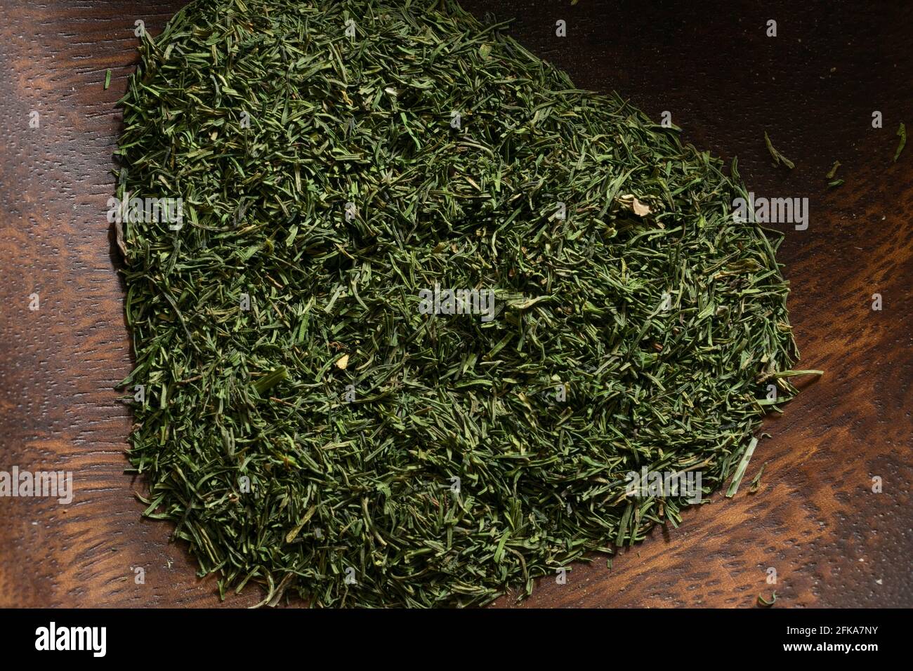 Eine Nahaufnahme von getrocknetem Dillkraut, das zum Würzen vieler Gerichte verwendet wird. Stockfoto