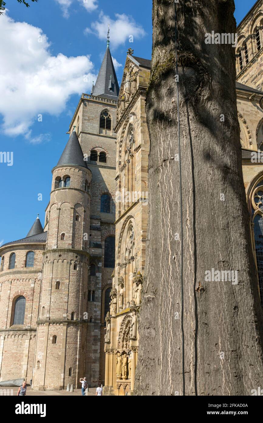 Trier, Deutschland - 06. Juli 2018: Hohe Kathedrale des Heiligen Petrus in Trier Stockfoto