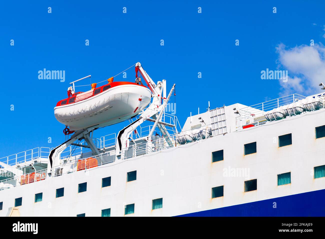 Rettungsboot, Sicherheitsausrüstung eines Passagierkreuzfahrtschiffes Stockfoto
