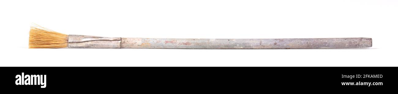 Kleiner alter Pinsel isoliert auf weißem Hintergrund Stockfoto