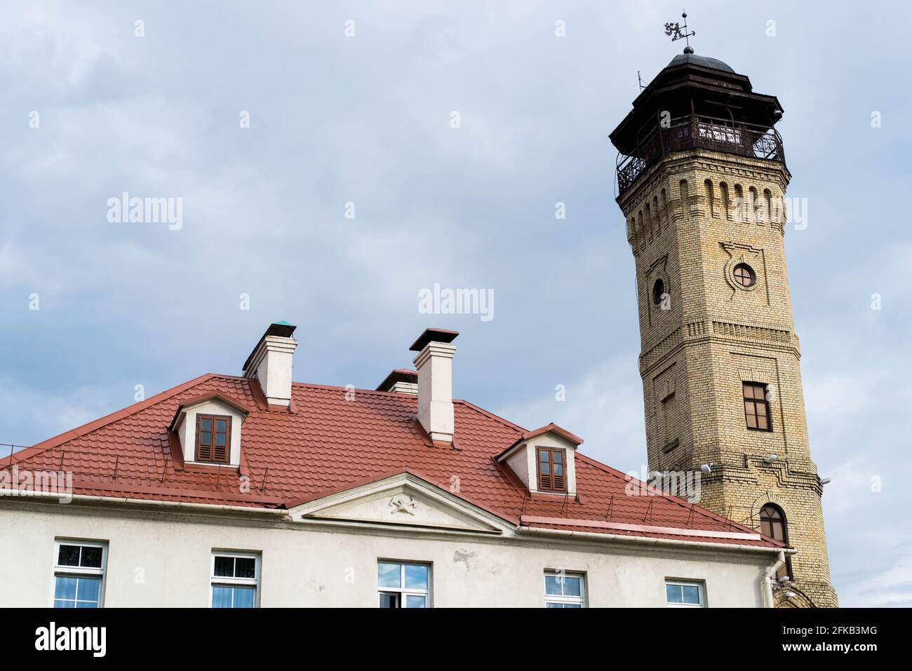 Grodno, Weißrussland - 2. September 2017: Die Feuerwache des frühen XX. Jahrhunderts in Grodno. Stockfoto Grodno, Weißrussland - 2. September 2017: Die Feuerwache des frühen XX. Jahrhunderts in Grodno. Stockfoto