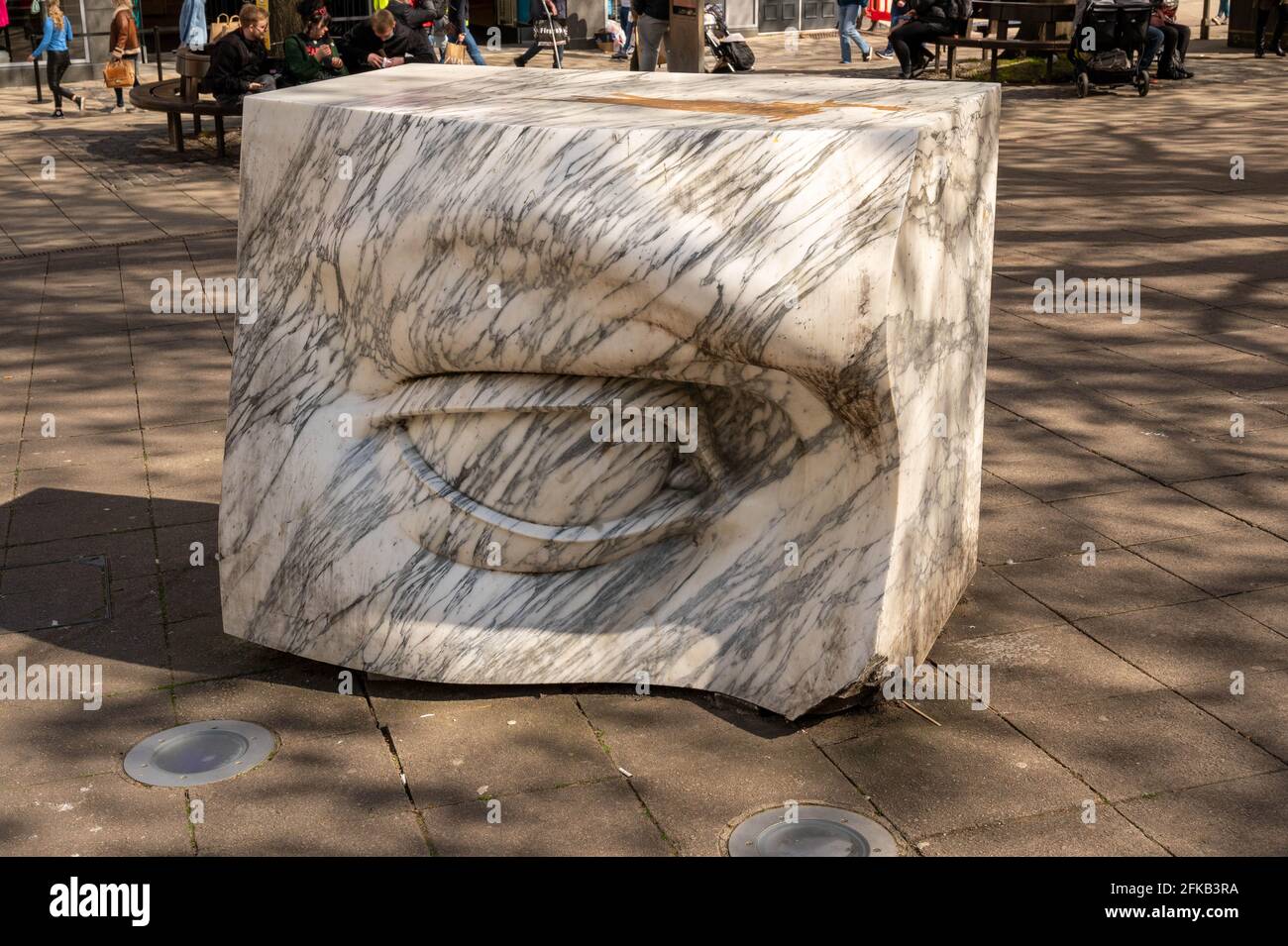 Norwich City Haymarket Hommage an Sir Thomas Browne von A Riesiges Murmelauge Stockfoto