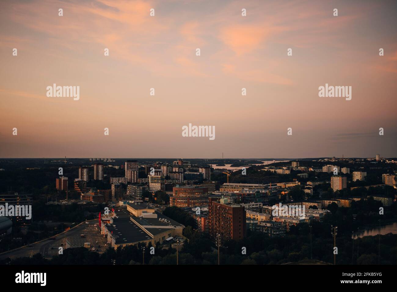 Erhöhte Ansicht der Stadt gegen Himmel bei Sonnenuntergang Stockfoto