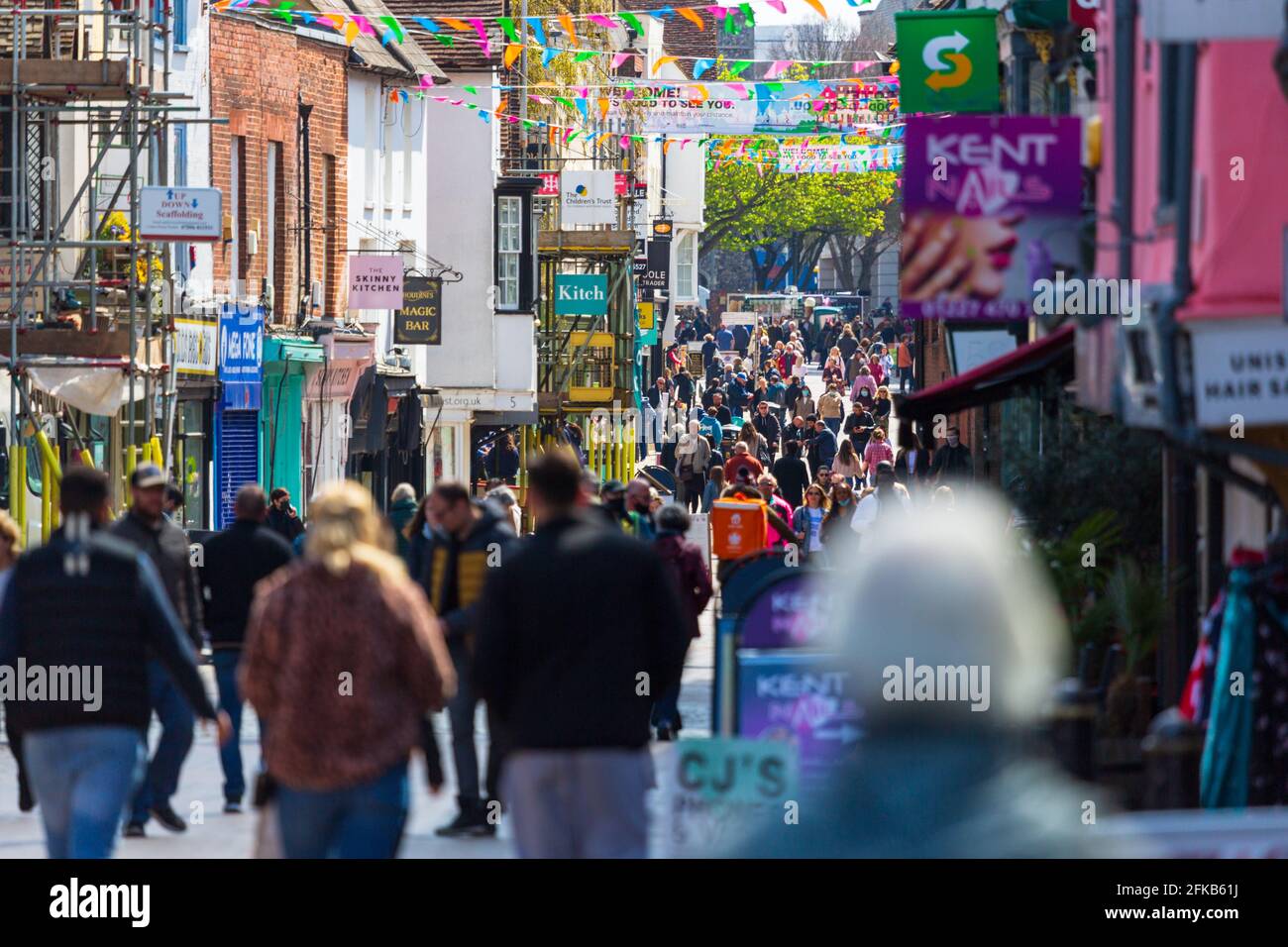 Canterbury High Street, geschäftig mit Menschen, kent, großbritannien Stockfoto