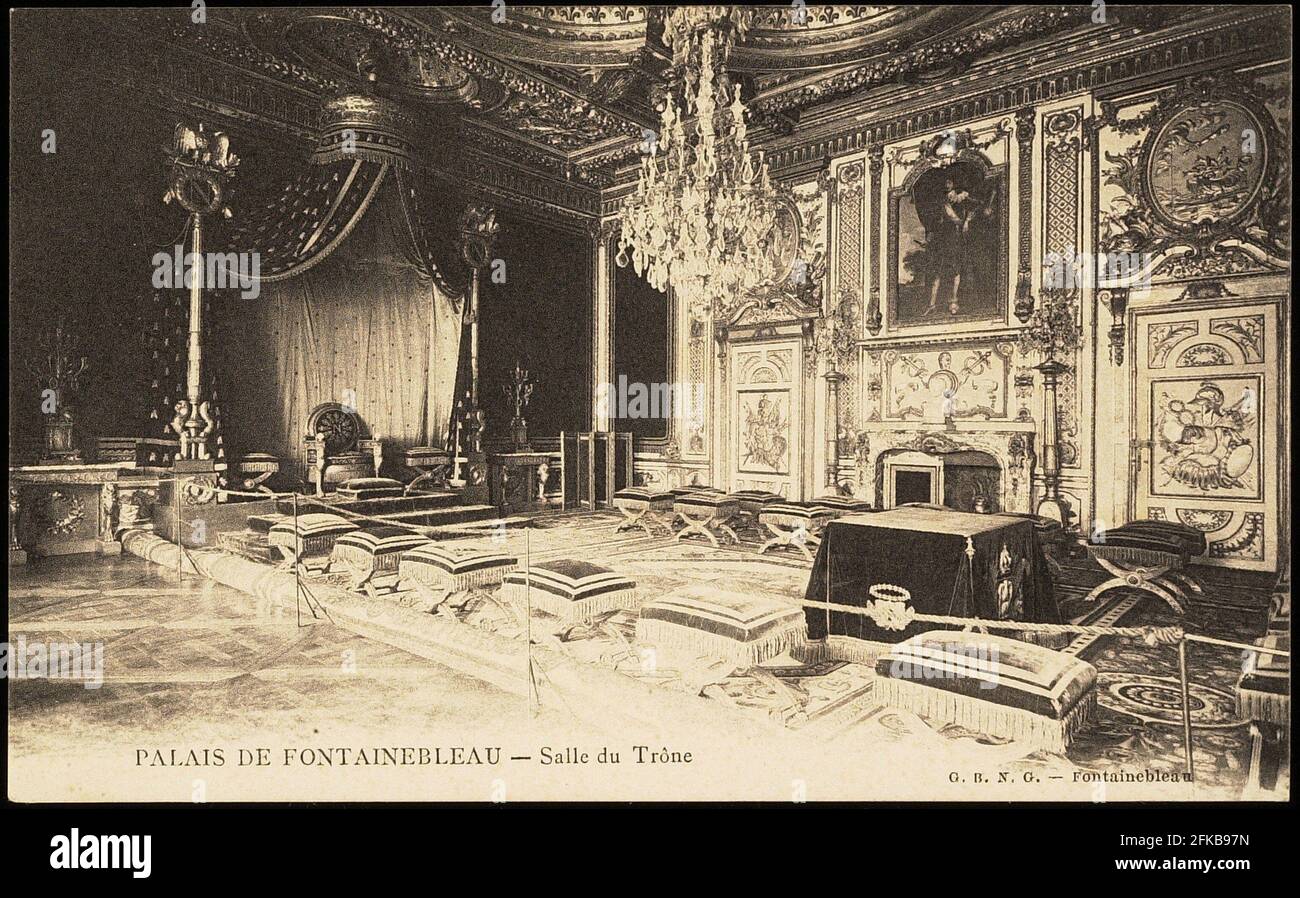 Palast von Fontainebleau: Napoleon Thronsaal. Im Jahr 1808 beschloss Napoleon, seinen Thron im ehemaligen Schlafzimmer der Könige von Frankreich, auf dem Platz, wo das königliche Bett gewesen war, zu installieren. Der Rest des Zimmers wurde nicht viel verändert. Der Thron wurde von Jacob-Desmalter entworfen. Paris, Fondation Napoléon Stockfoto