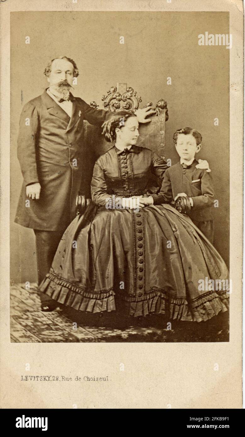 Die kaiserliche Familie Charles-Louis-Napoléon Bonaparte (Napoléon III)(1808-1873). Eugénie de Montijo, Gräfin von Teba (Kaiserin der Franzosen) (1826-1920). Ihr Sohn Louis Napoléon Eugène Jean Joseph Bonaparte (1856-1879). Foto von Levitsky. Paris, Fondation Napoléon Stockfoto