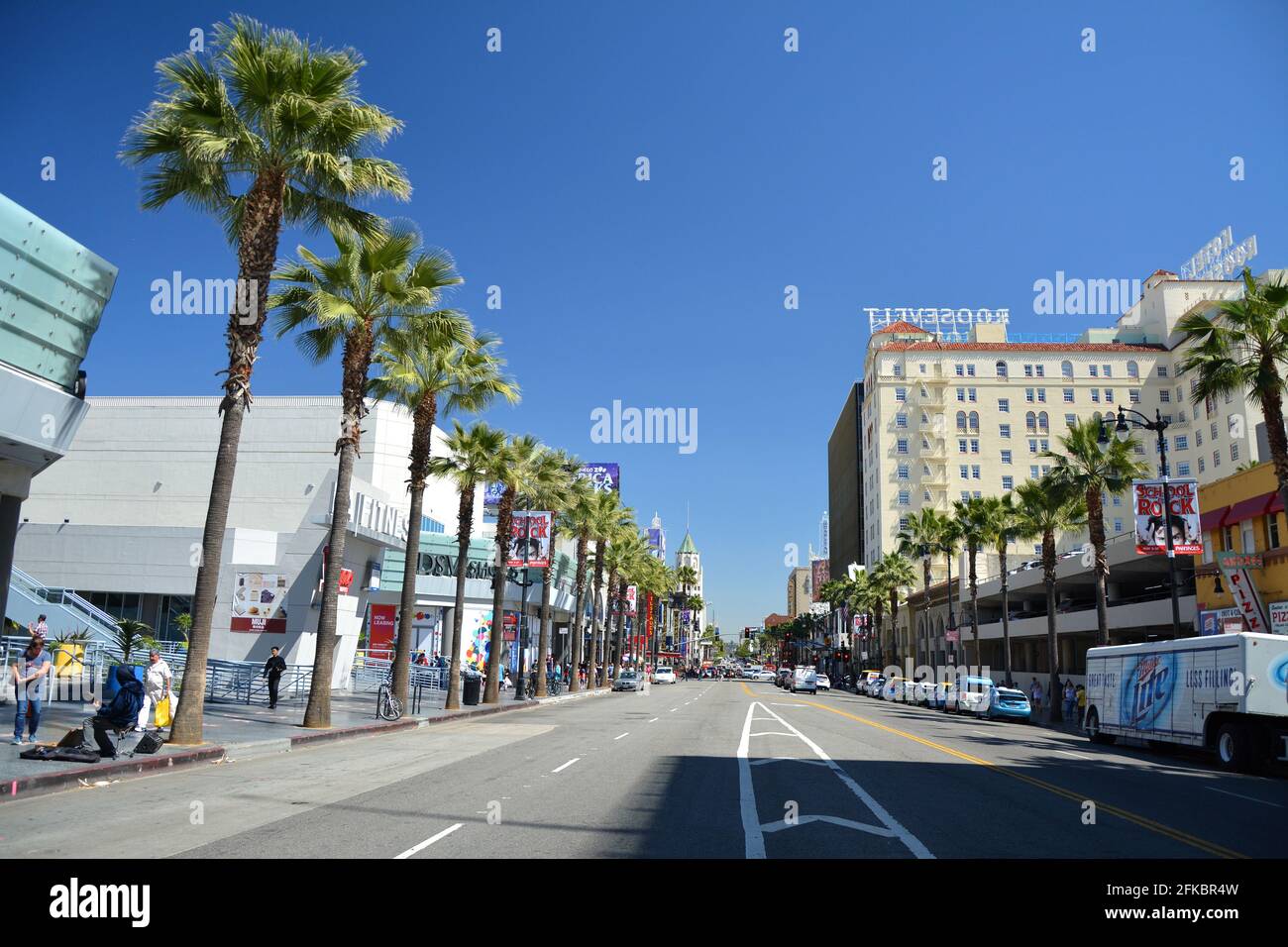 LOS ANGELES, CA, USA - 27. MÄRZ 2018 : Hollywood Boulevard Street view in Los Angeles, California. Hollywood Walk of Fame. Stockfoto