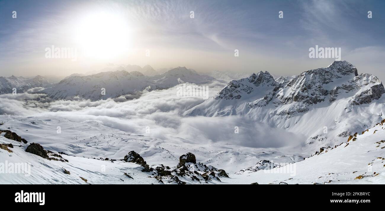 Panorama der schneebedeckten Berge des Oberengadins vom Piz Nair, Kanton Graubünden, Schweiz, Europa Stockfoto