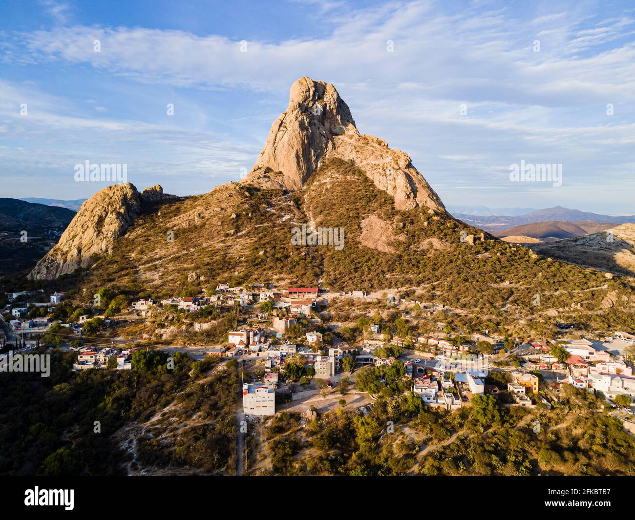 Luftaufnahme von El Bernal, drittgrößter Monolith der Welt, Queretaro, Mexiko, Nordamerika Stockfoto