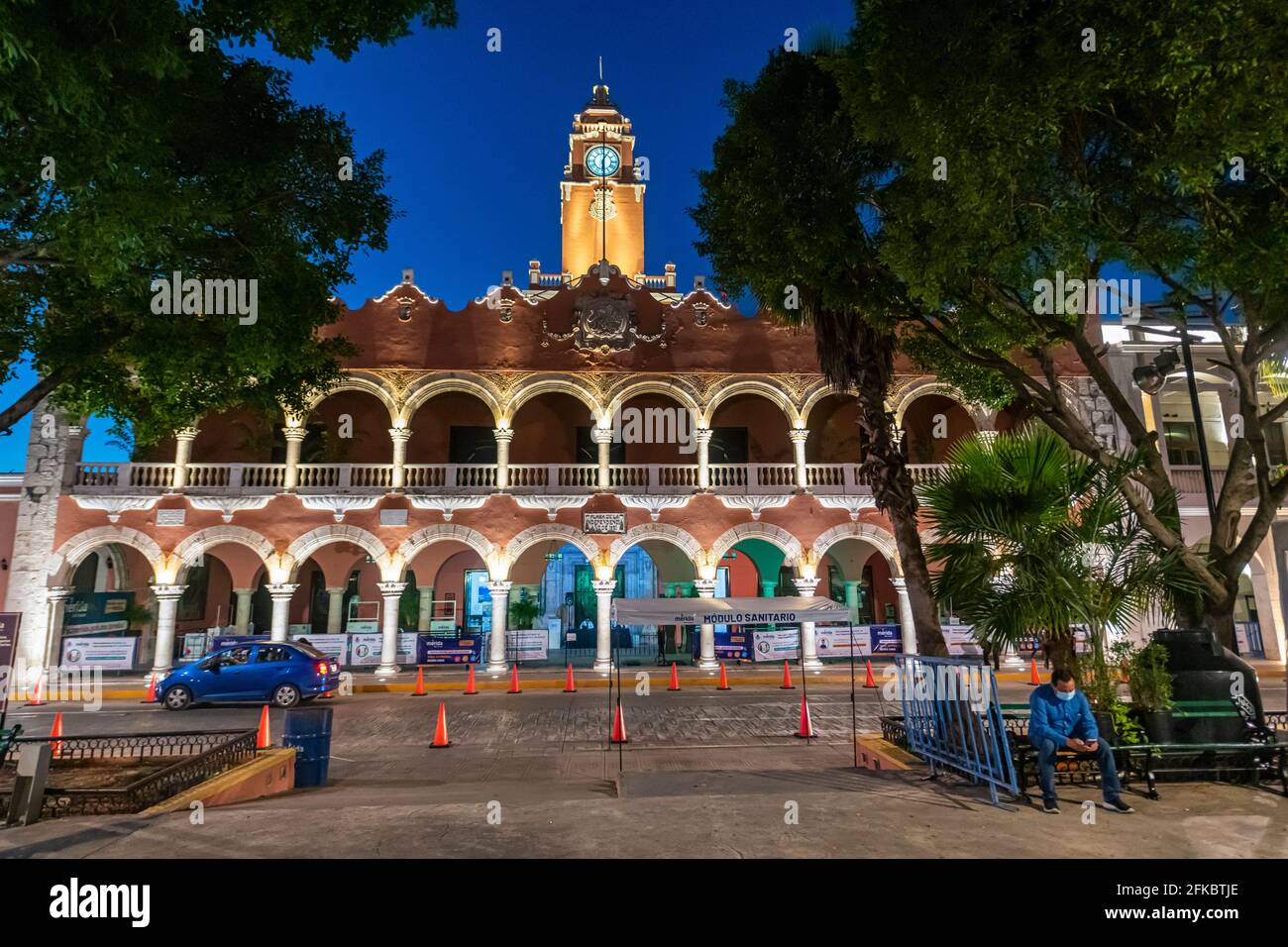 Olimpo Culture Center bei Nacht, Merida, Yucatan, Mexiko, Nordamerika Stockfoto