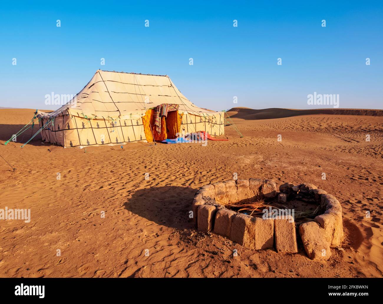 Berber Oasis Camp in der Zagora Wüste, Sonnenaufgang, Draa-Tafilalet Region, Marokko, Nordafrika, Afrika Stockfoto