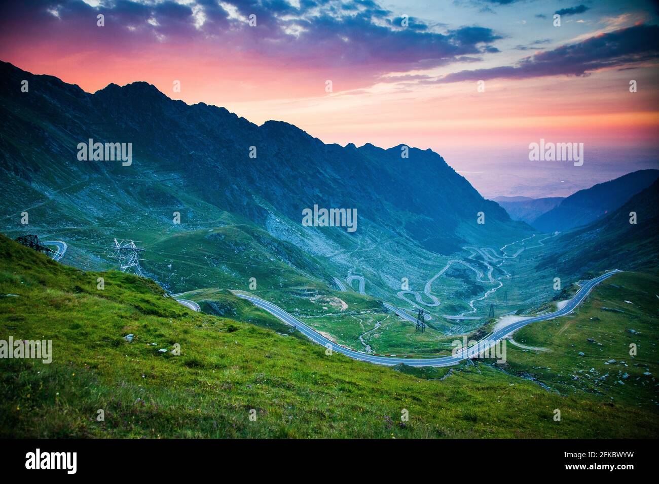 Die Transfagarasean (DN7C), eine asphaltierte Bergstraße, die das Fagaras-Gebirge in Zentralrumänien durchquert, Cartisoara, Sibiu County, Rumänien, Europa Stockfoto