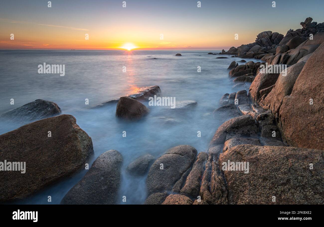 Sonnenuntergang von der felsigen Küste in Couso, La Coruna, Galizien, Spanien, Europa Stockfoto