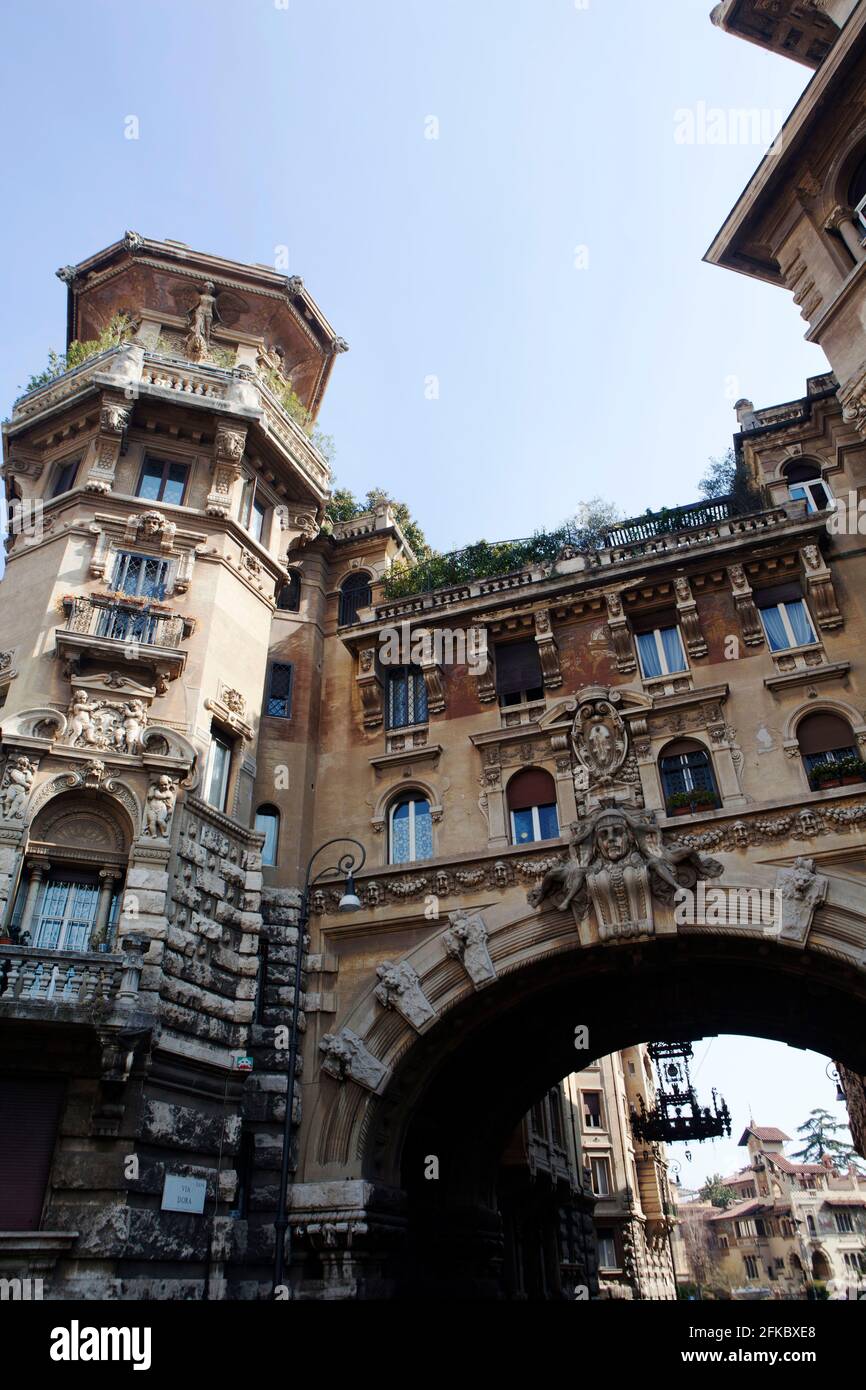 Die Botschaftertürme (Palazzi degli Ambasciatori), Coppede, Rom, Latium, Italien, Europa Stockfoto