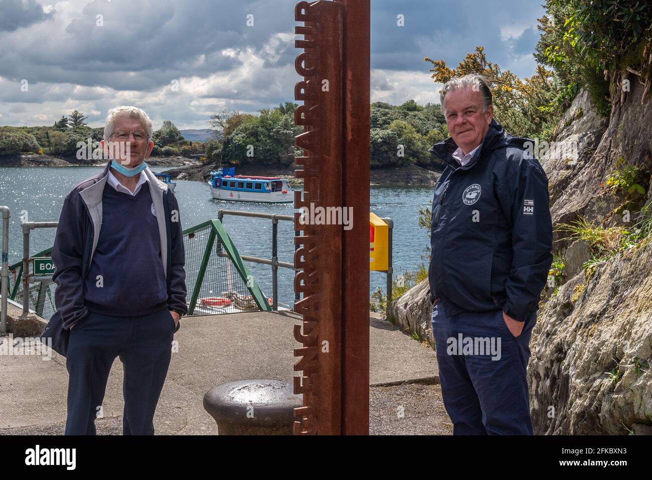 Glengarriff, West Cork, Irland. April 2021. Garinish Island wurde heute nach einer erzwungenen Schließung aufgrund der COVID-19-Pandemie für die Öffentlichkeit wiedereröffnet. John O'Sullivan und Brendan O'Sullivan nahmen Buchungen für die Harbour Queen Fähren zur Insel entgegen. Quelle: AG News/Alamy Live News Stockfoto