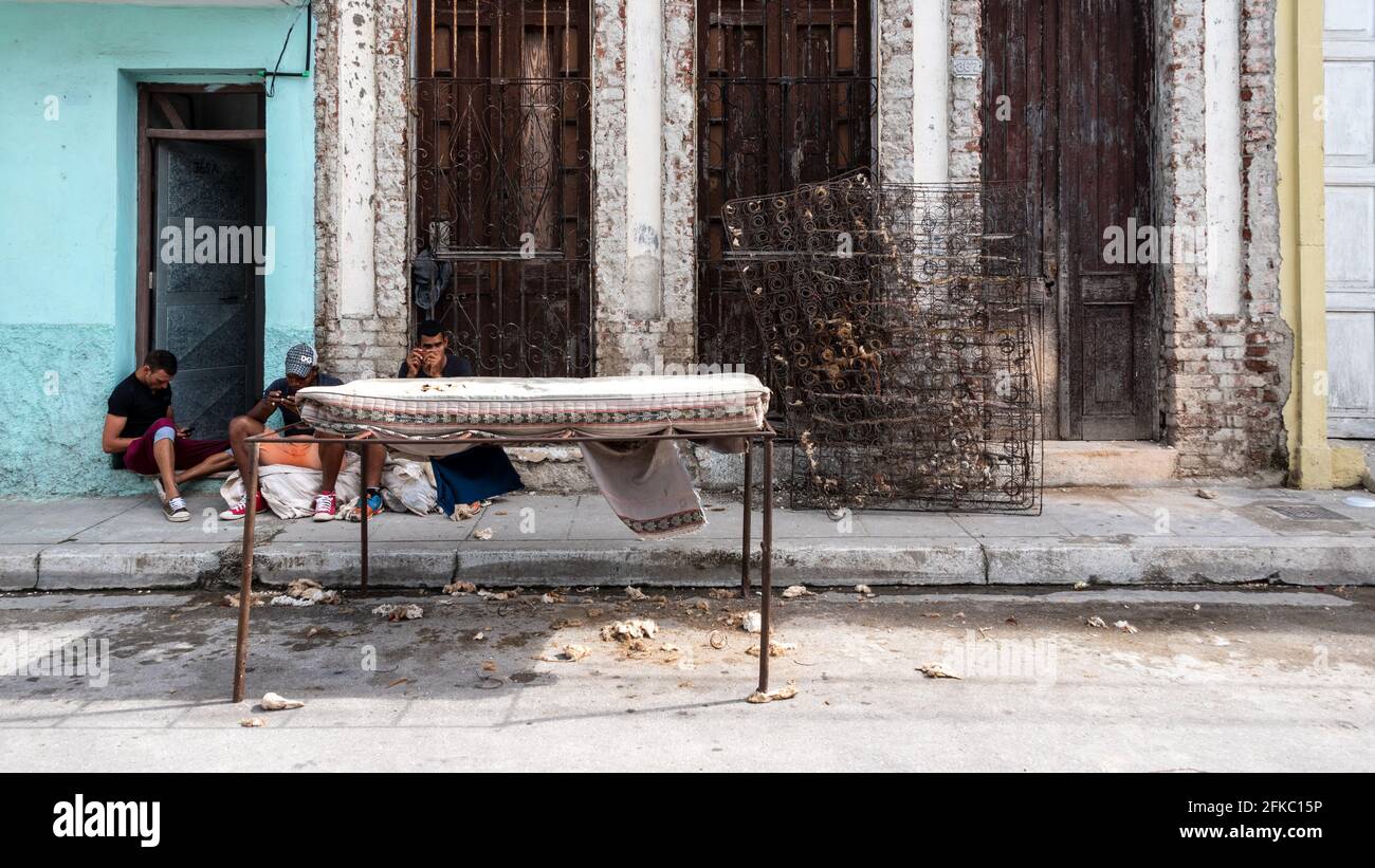 Neueröffnung eines kleinen Unternehmens während des wirtschaftlichen Wandels in Kuba. Jahr 2016. Teil einer Serie Stockfoto