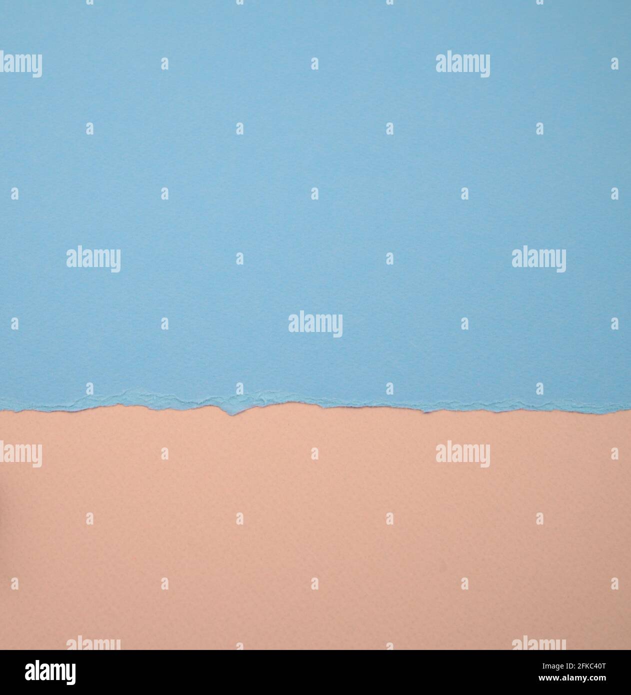 Pastell hellblau und alte rosébraune Farben Papier abstrakten Hintergrund. Stockfoto