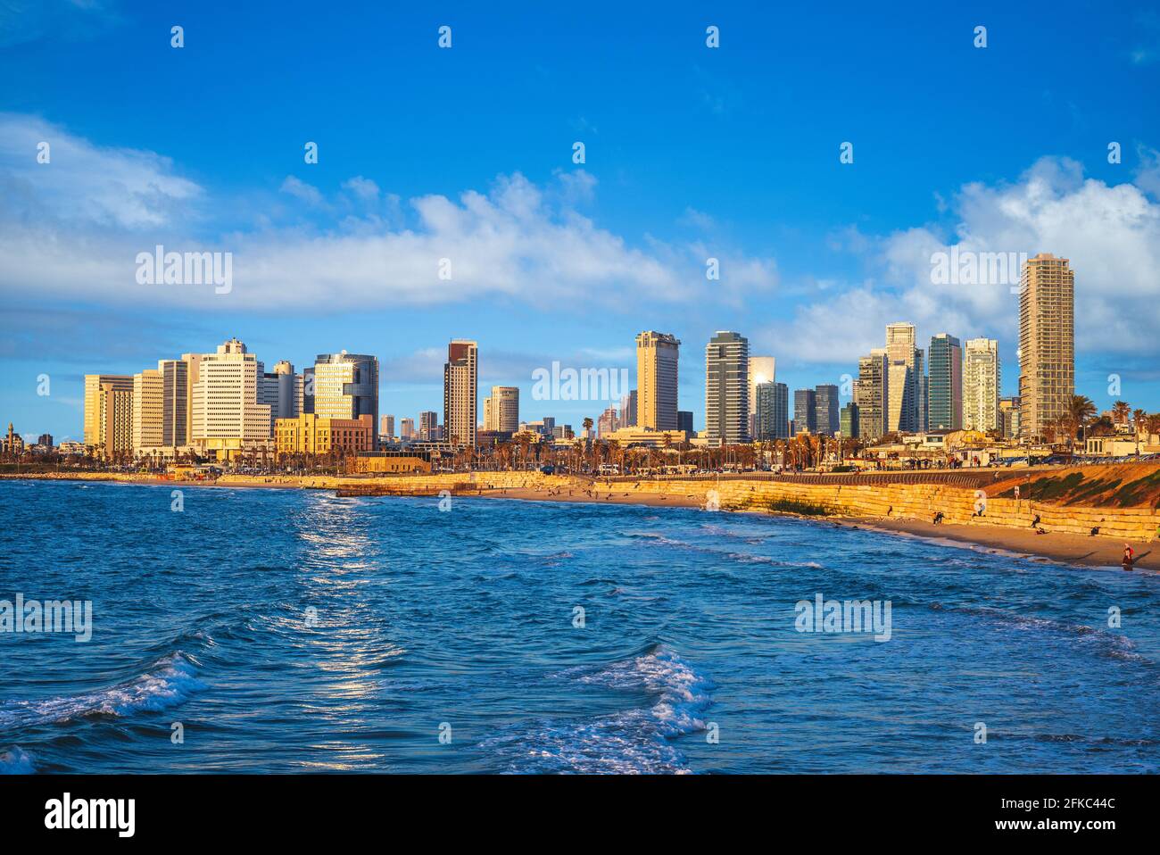 Landschaft von Tel Aviv Promenade entlang der Mittelmeerküste in Israel Stockfoto