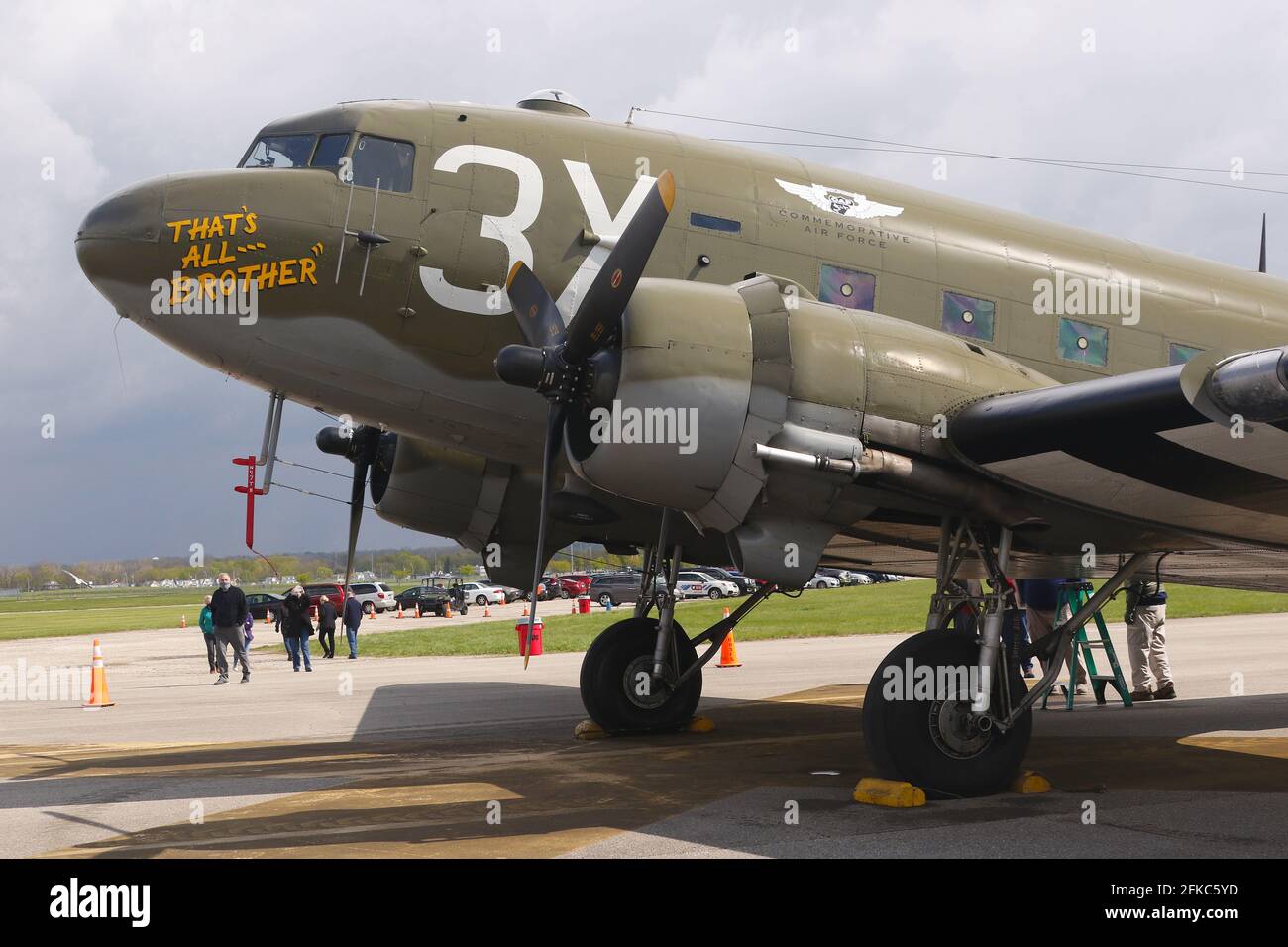 C-47-Flugzeug aus dem 2. Weltkrieg mit dem Namen That's All, Bruder. Dieses restaurierte historische Flugzeug führte über 800 C-47 über die Drop-Zonen der Normandie, Frankreich Stockfoto