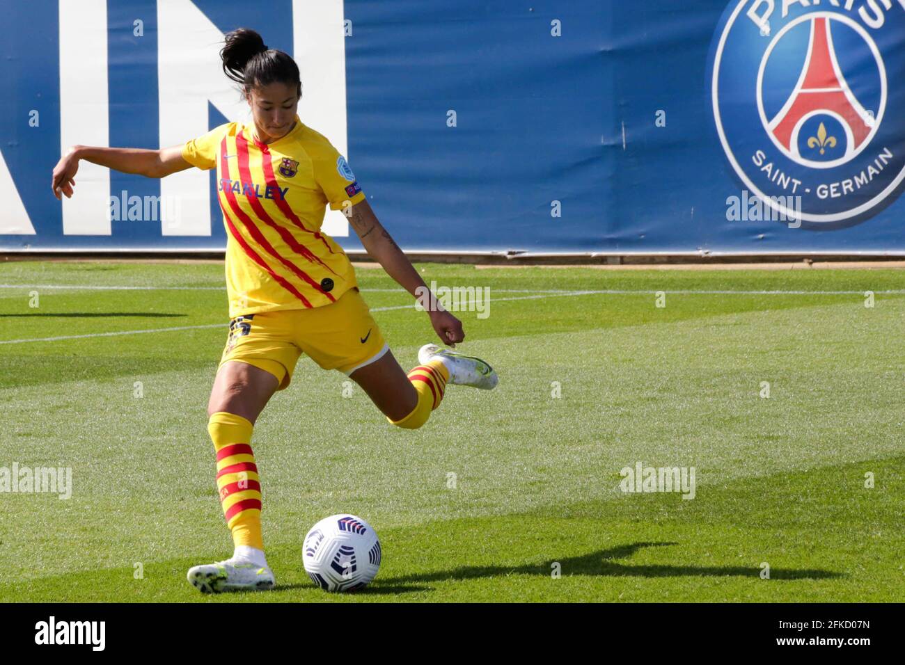 Paris, Frankreich. April 2021. Spielaction während des Halbfinales der UEFA Womens Champions League zwischen dem FC Paris Saint-Germain und dem FC Barcelona im Stade Municipal Georges Lefevre in Paris, Frankreich. Kredit: SPP Sport Pressefoto. /Alamy Live News Stockfoto