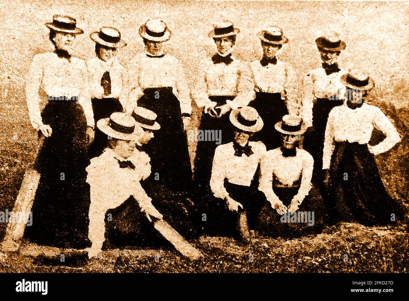 1900 - EINE seltene Momentaufnahme der neu gegründeten Cricket-Nationalmannschaft der kenianischen Kolonialherren Ladies. Zu der Zeit fand der Burenkrieg im Süden statt. Das Land hat jetzt eine nationale Cricket-Nationalmannschaft der Frauen Stockfoto