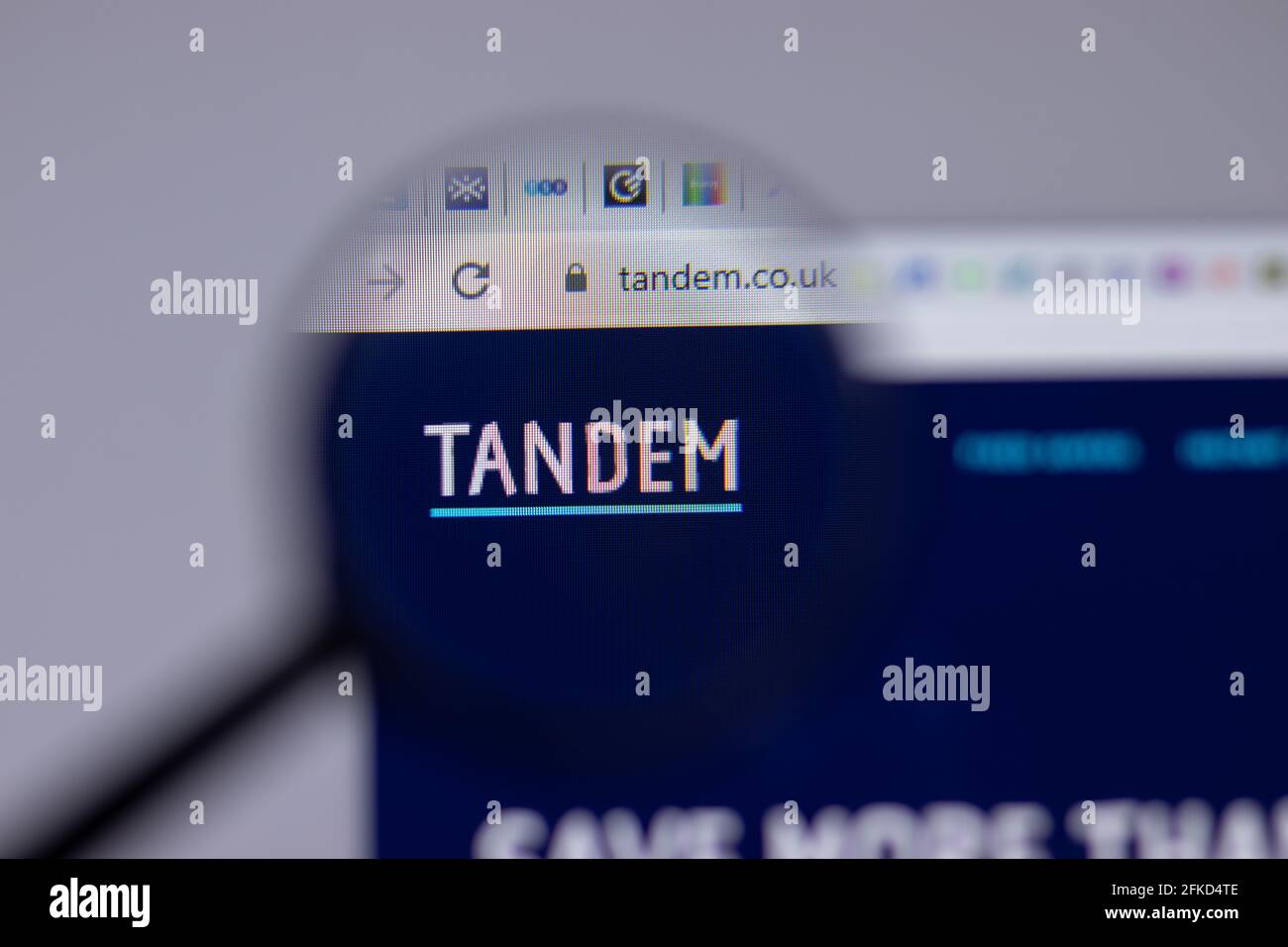 New York, USA - 26. April 2021: Tandem Money Company Logo close-up auf Website-Seite, illustrative Editorial Stockfoto