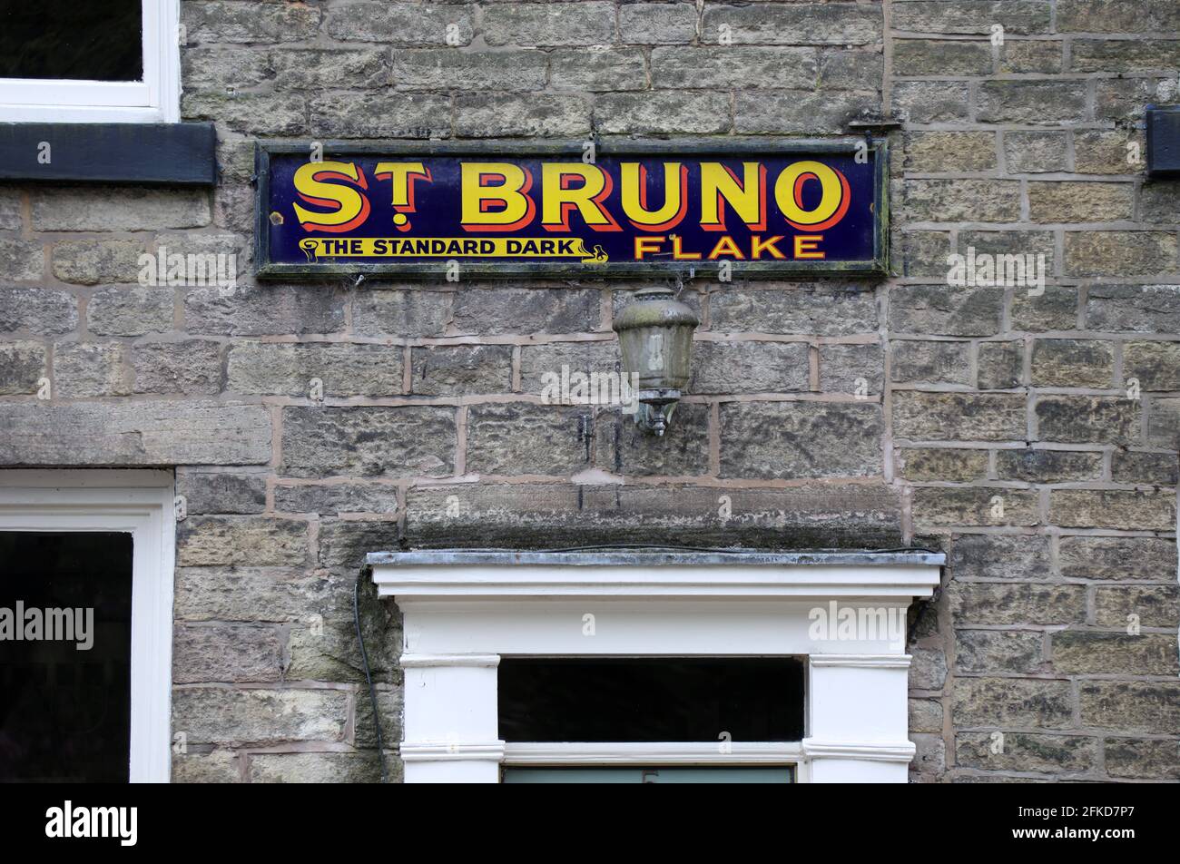 Historisches Tabakwerbeschild in Bollington Stockfoto