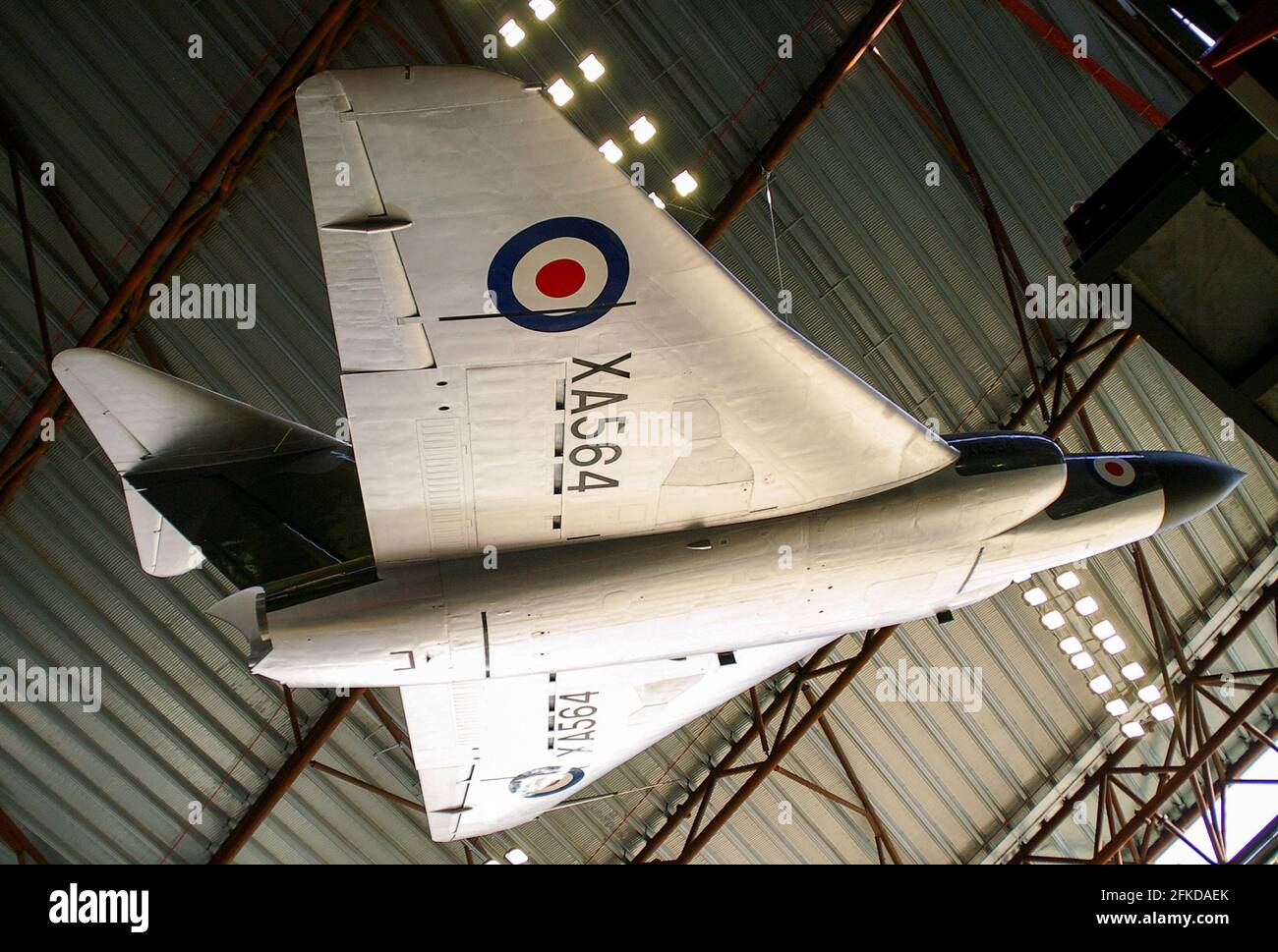 National Cold war Exhibition Aircraft RAF Museum Cosford. Erhaltenes Flugzeug. Gloster Javelin hängt von der Decke. Delta-Flügel-Düsenjäger der 1950er Jahre Stockfoto