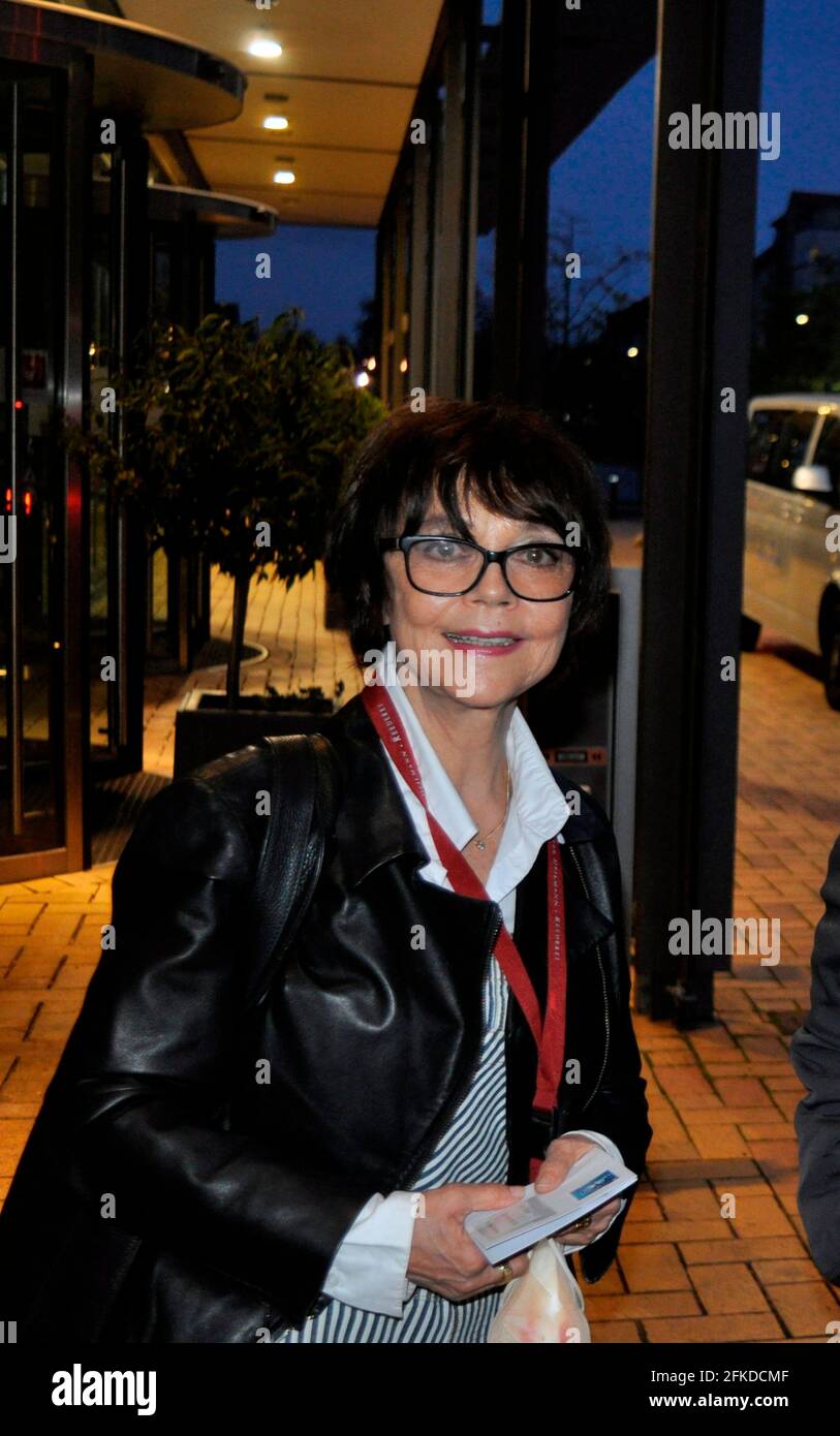 Simone Rethel-Heesters bei der Ankunft zur TV-Aufzeichnung der Talkshow 'Riverboat' im Studio 3 der Media City Leipzig. Leipzig, 30.04.2021 Stockfoto