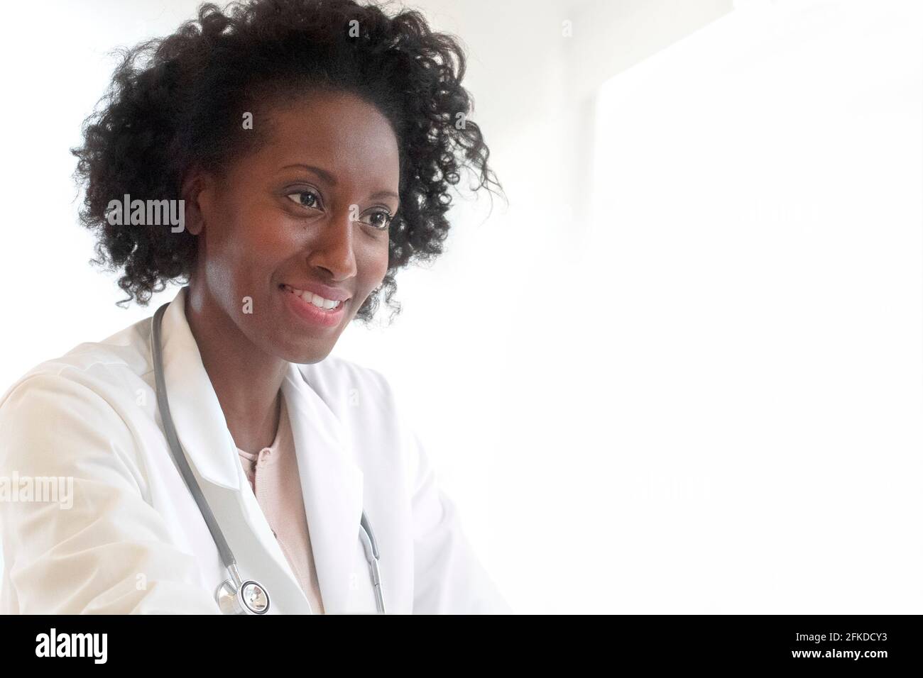 Lächelnde Arzt Stockfoto