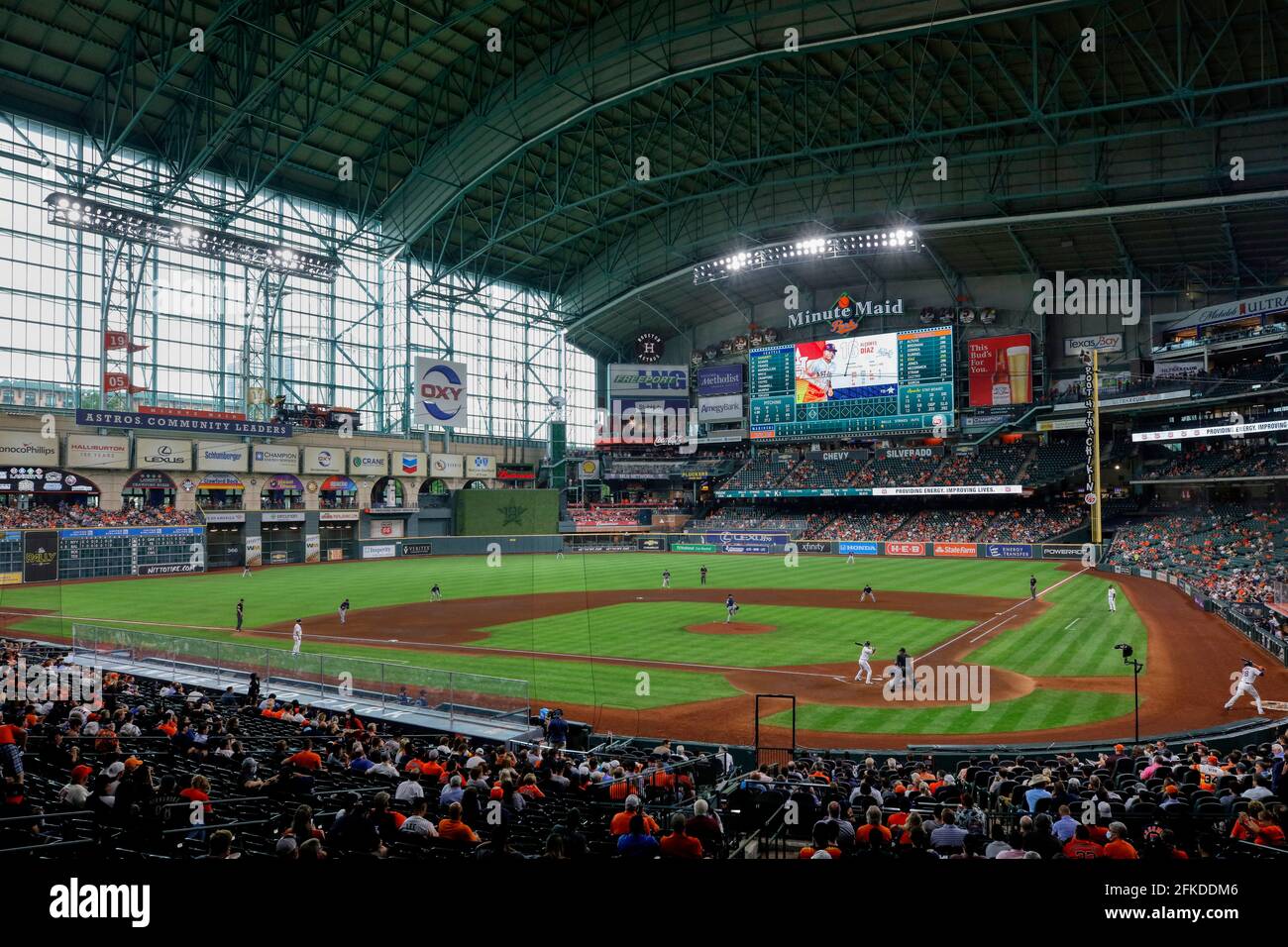 HOUSTON, TX - APRIL 29: Gesamtansicht des Ballpark-Innenraums während eines Spiels zwischen den Seattle Mariners und Houston Astros im Minute Maid Park am 2. April Stockfoto