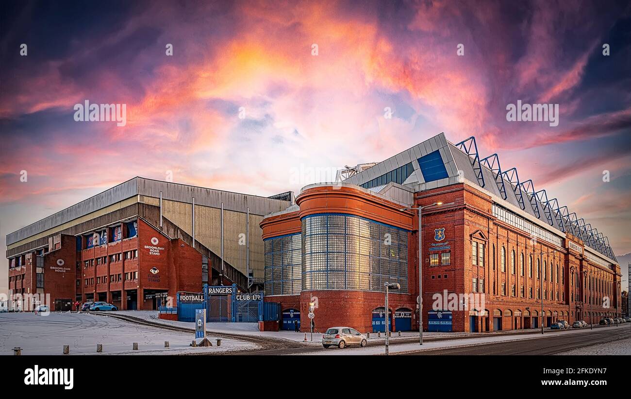 GLASGOW, SCHOTTLAND - 17. JANUAR 2018: Panoramablick auf das weltberühmte Ibrox-Stadion, in dem sich der Rangers-Fußballverein befindet. Stockfoto