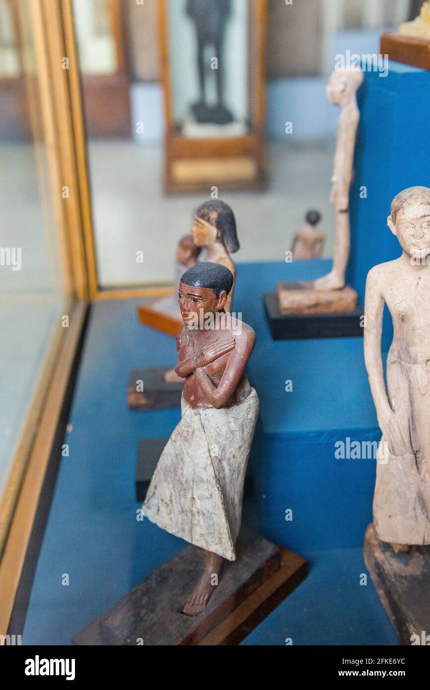 Kairo, Ägyptisches Museum, Iby-Statuette, aus Holz. Er hat kurze Haare, einen Lendenschurz und gekreuzte Arme. Stockfoto