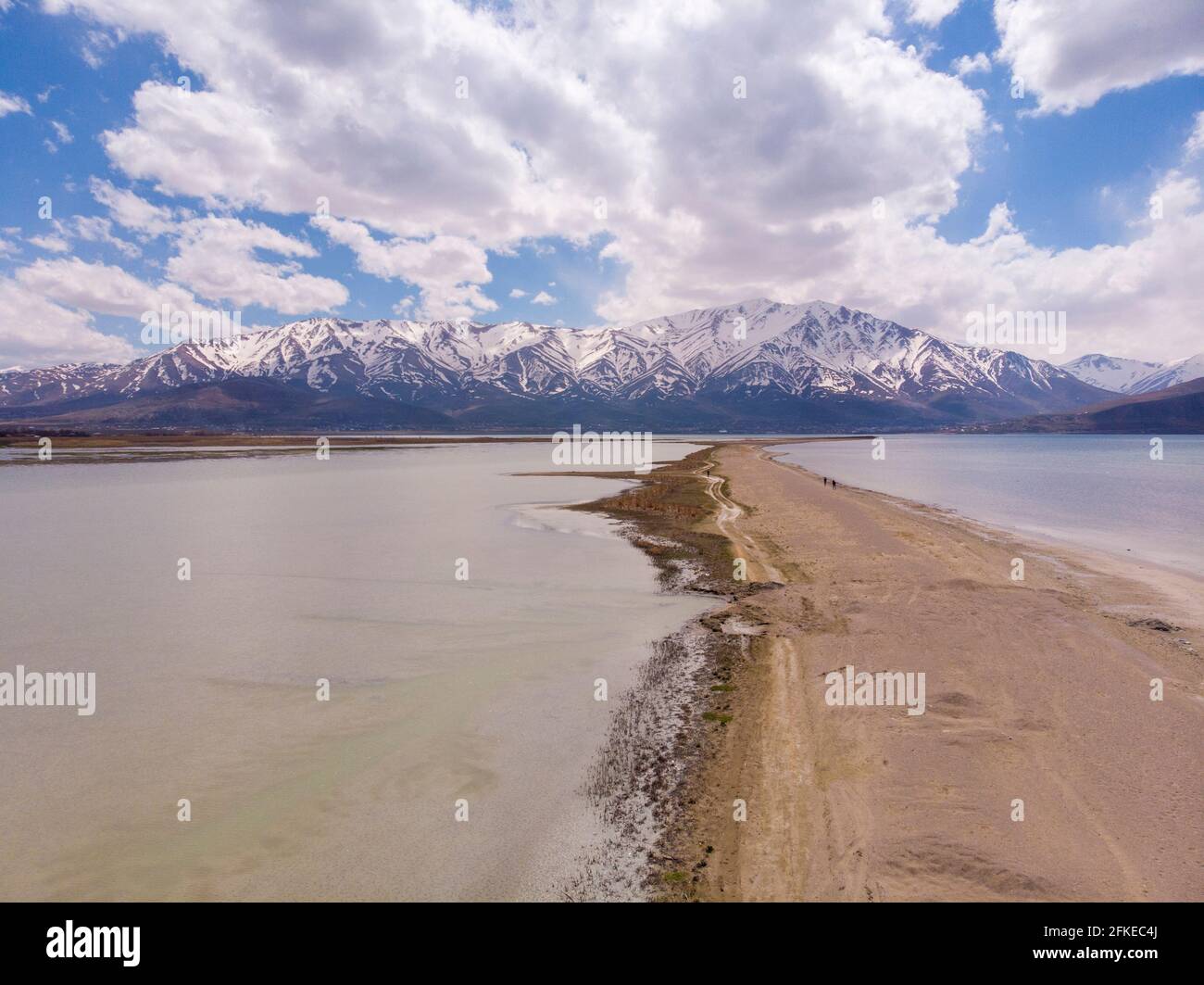 Dünne Sandspit Küste in Van Golu See. Van ist der größte See in der Türkei Stockfoto