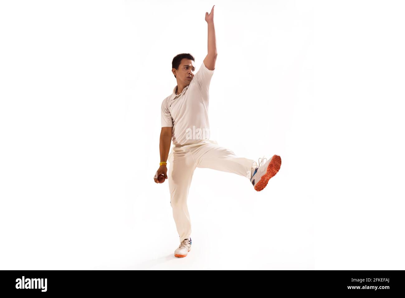 Cricketspieler, Bowler Bowling-Action Stockfoto