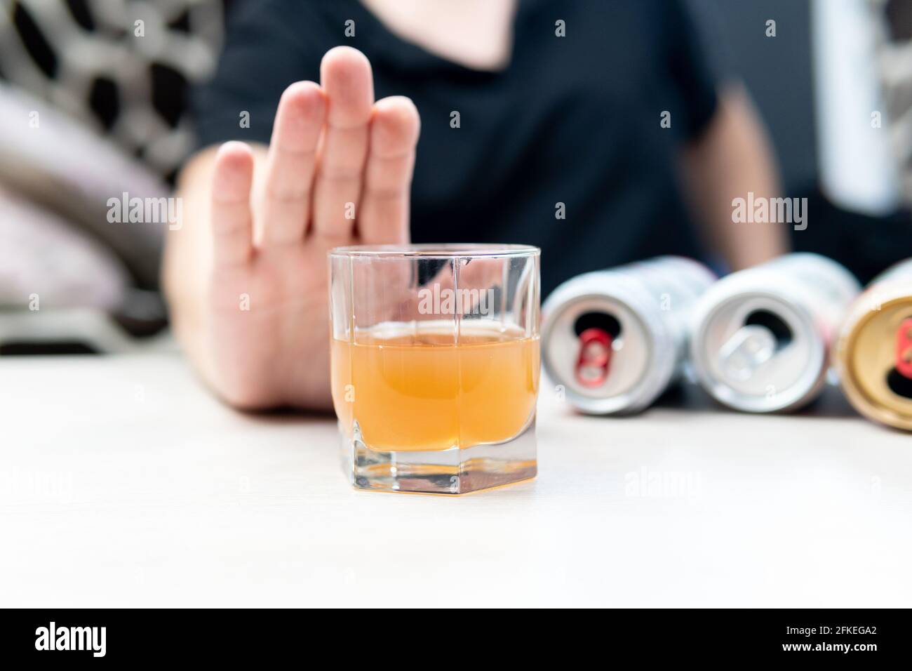 Abstinenz vom Alkohol. Glas Alkohol Alkoholismus. Alkoholfreier Tag. Stockfoto