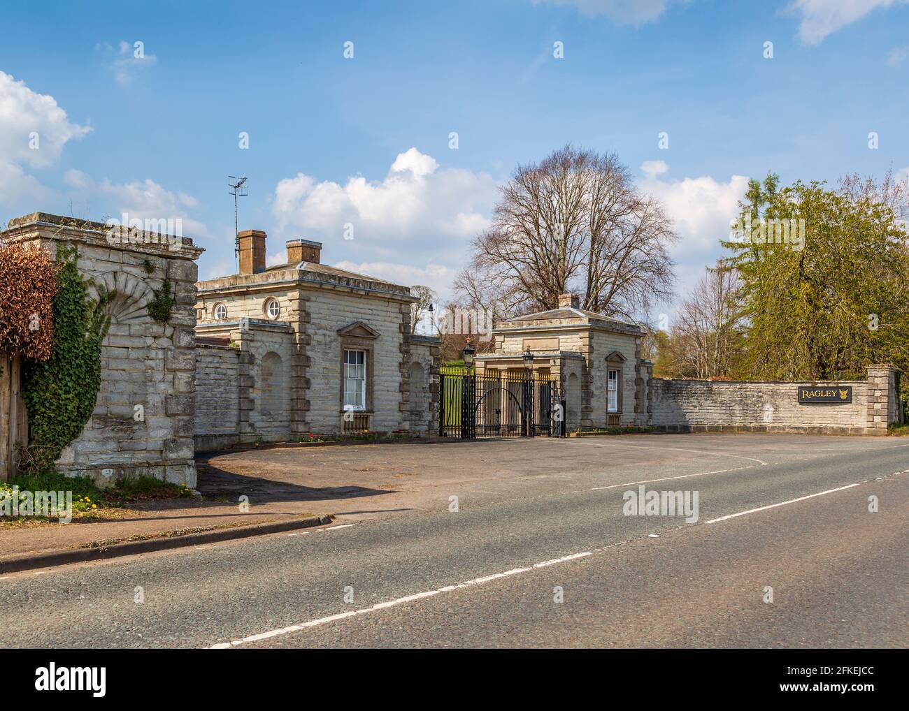 Eingang zur Ragley Hall, Arrow, Warwickshire, England. Stockfoto