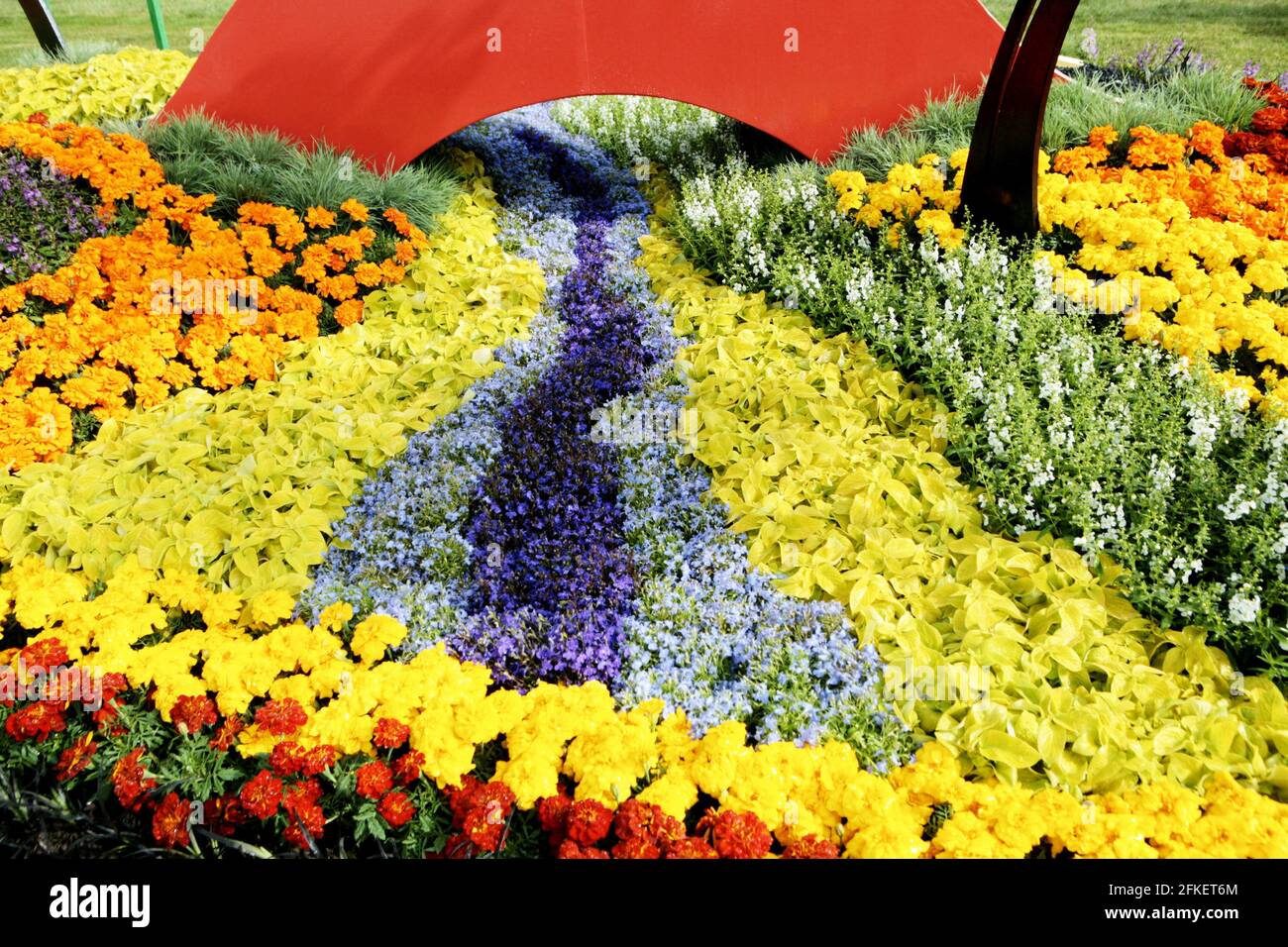 Die von Clarice Cliff inspirierte Goldmedaille gewann die RHS Flower Show im Tatton Park. Stockfoto