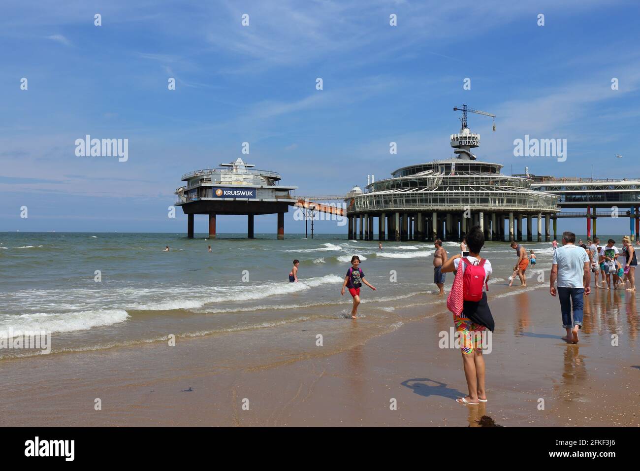Sonniger Tag am Sandstrand in Scheveningen Stockfoto