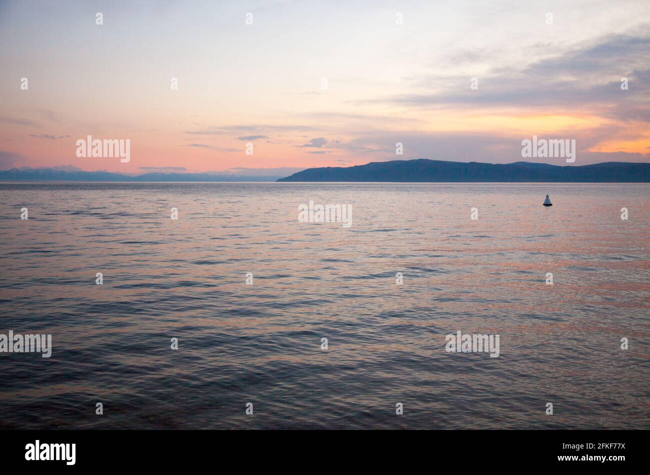 Sonnenuntergang auf dem Baikalsee, Sibirien. Russland. Stockfoto